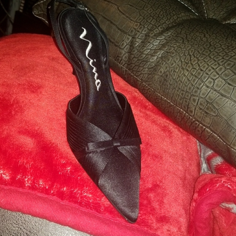Nina Black Dress Pump